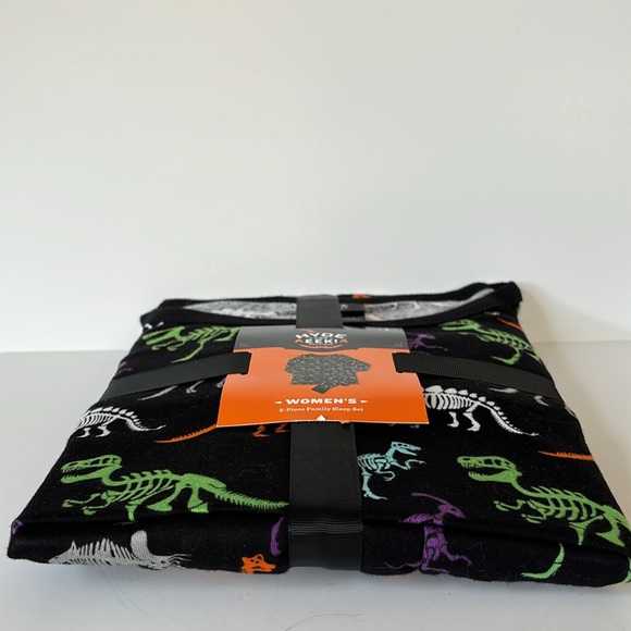 Hyde and Eek Women’s Halloween Dinosaur Skeleton Print Pajama Set - Picture 5 of 13